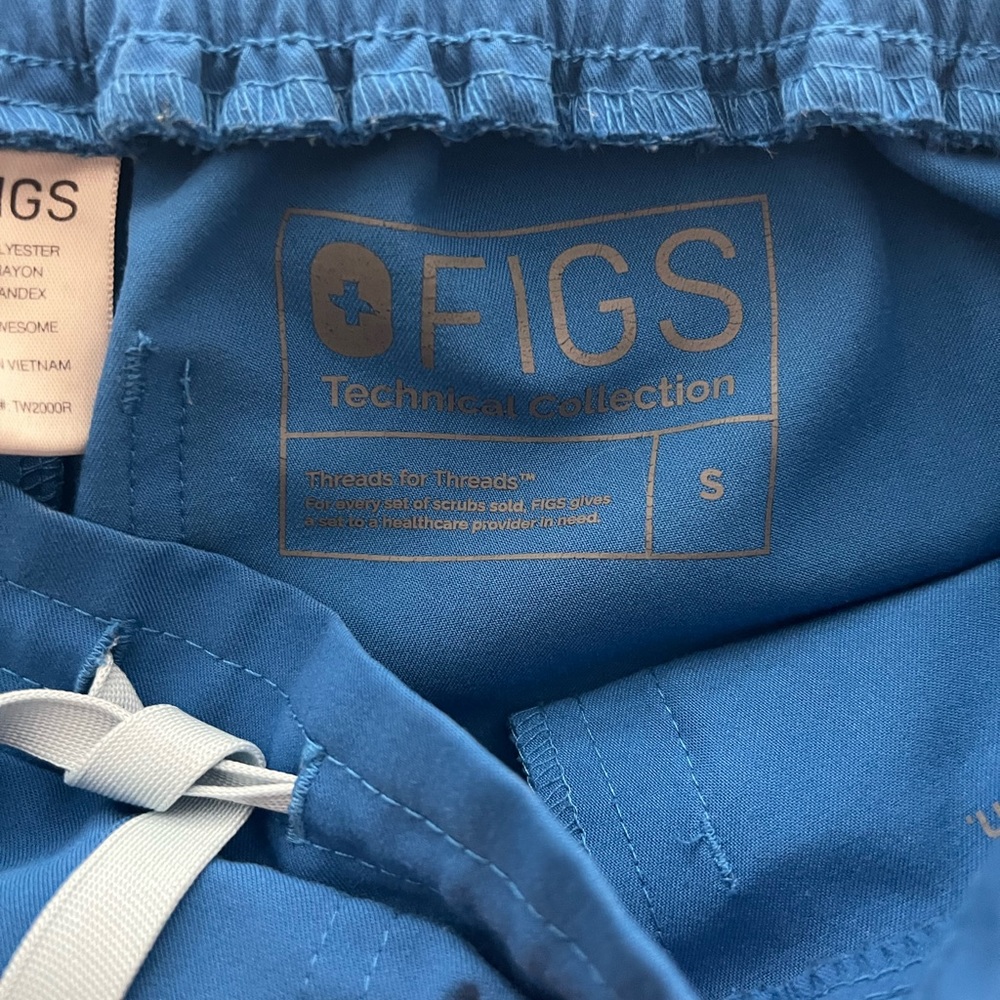 Fig’s Yola Skinny Scrub pant